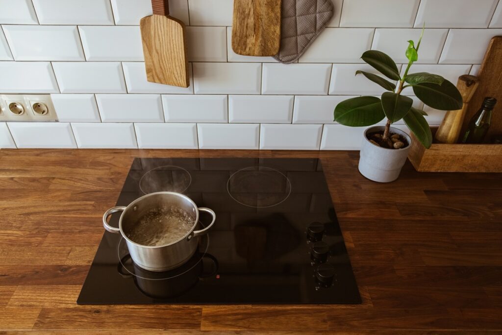 Faut-il couvrir une casserole d'eau qui chauffe