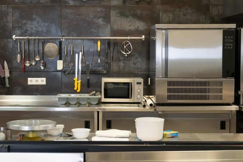 Pourquoi opter pour des meubles de cuisine en aluminium